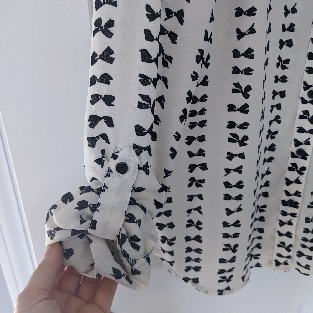Th Limited Bow Print Button Down - image 4